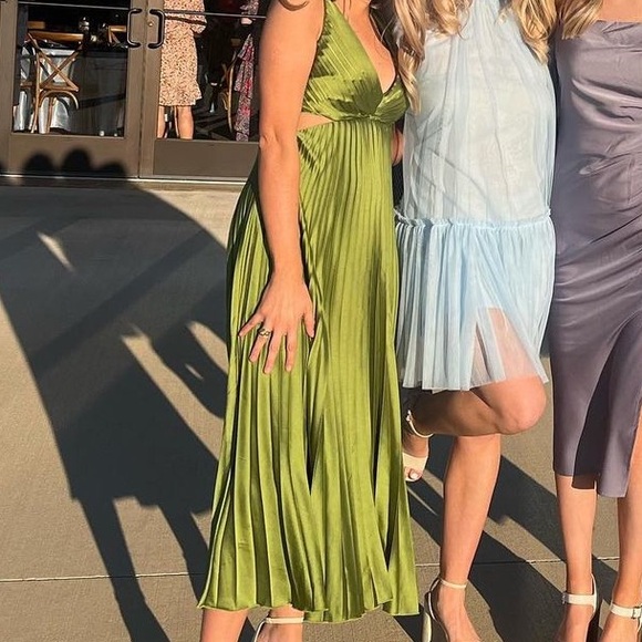 The A&F Giselle Pleated Cutout Maxi Dress - Picture 3 of 3